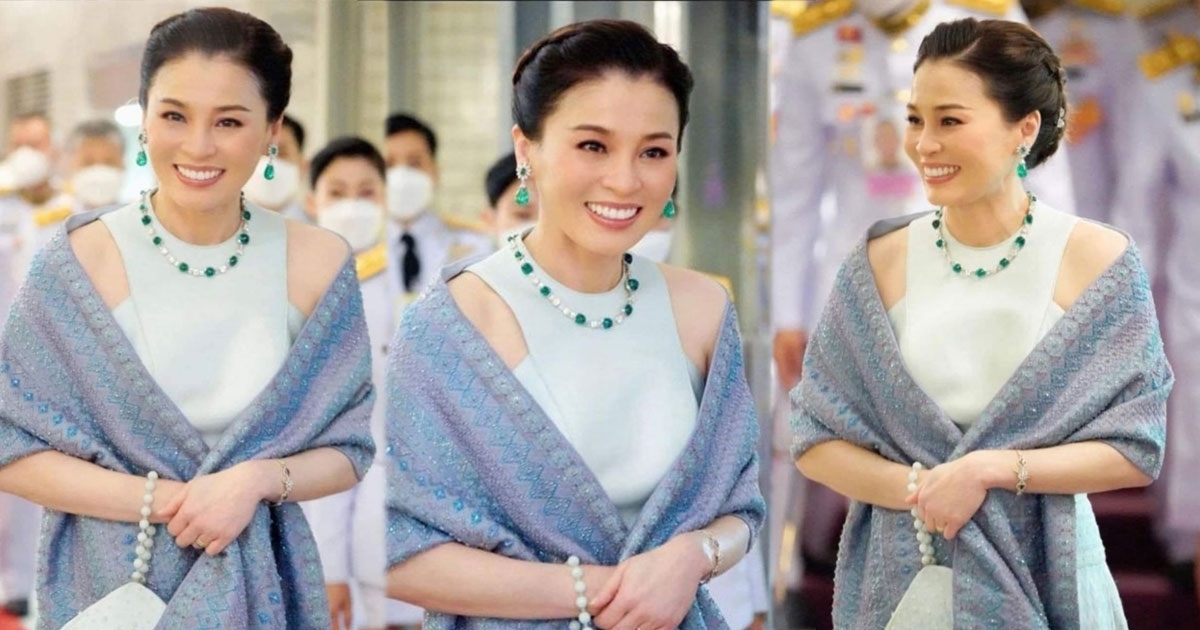 สง่างาม พระราชินีสุทิดา ทรงพระสิริโฉม ฉลองพระองค์สากล